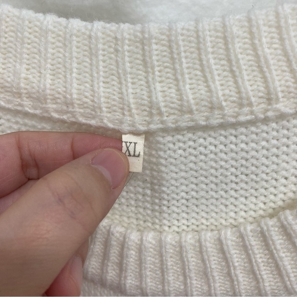 Women’s Cozy Cream Sweater with Red Heart Design Size XL Valentine, Preppy - Picture 5 of 9